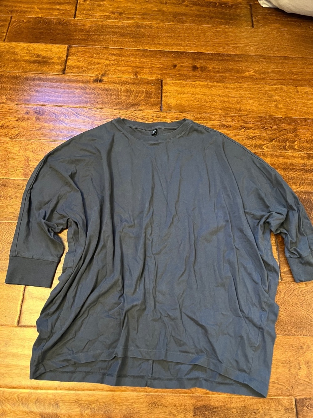 Uniqlo oversized gray short